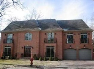 6828 N Cherry Ln, Lincolnwood, IL 60712