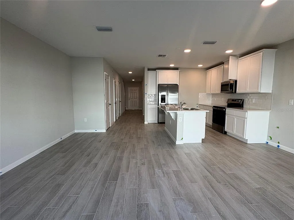 3 bed, 2.5 bath, 1654 sqft, $2,450 — Photo 2
