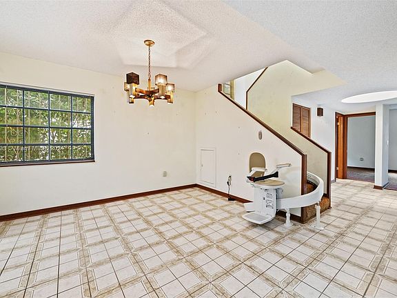4th image of 551 Bargello Ave