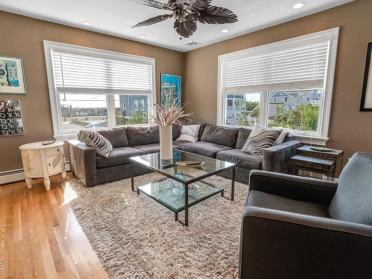 406 Ocean Ave — Photo 4