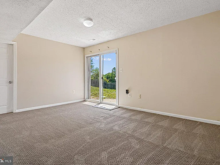14677 Cloverdale Rd — Photo 56