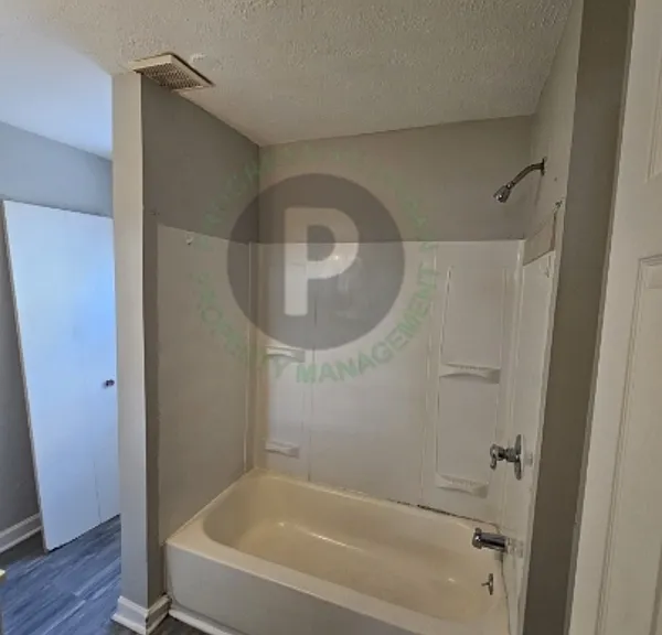 3204 W 73rd St — Photo 4