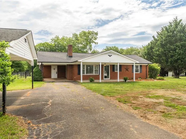 1427 Reeves Mill Rd, Mount Airy, NC 27030