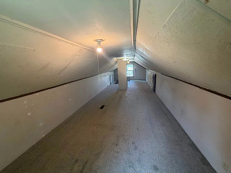 704 Gilbert St — Photo 9