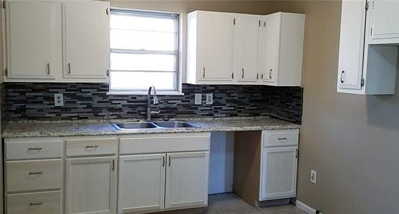 3rd image of 4520 Spruce Ave