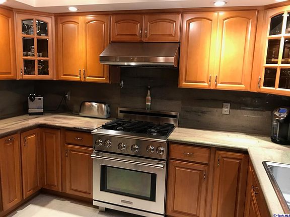2nd image of 6420 Hazeltine Ave APT 1