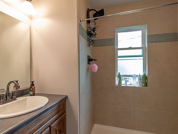 5th image of 2929 E Wilding Ave