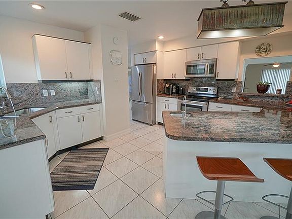 5th image of 3212 Karen Dr