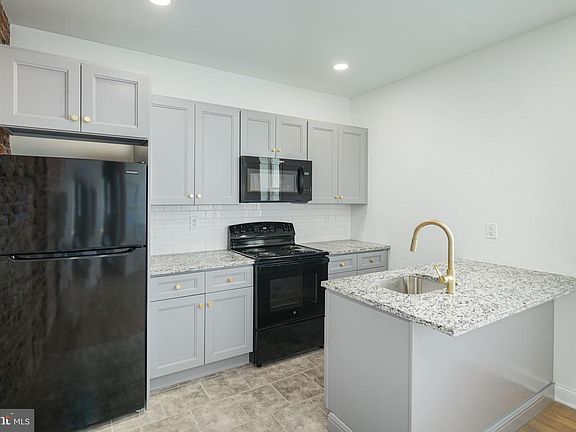 5th image of 2122 N Woodstock St