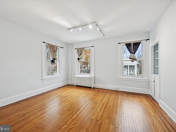 3rd image of 38 W Stratford Ave