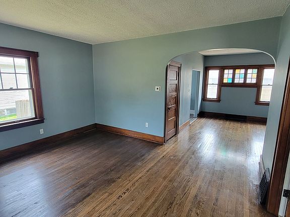 2nd image of 941 E 2nd St