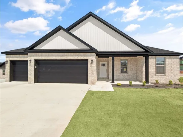 4881 Cowboy St, Springdale, AR 72762