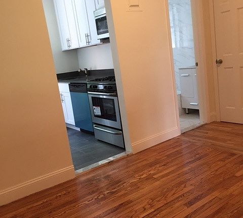 4th image of 8423 125th St