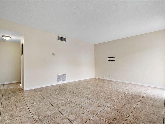2nd image of 701 NE 7th Ave APT 5