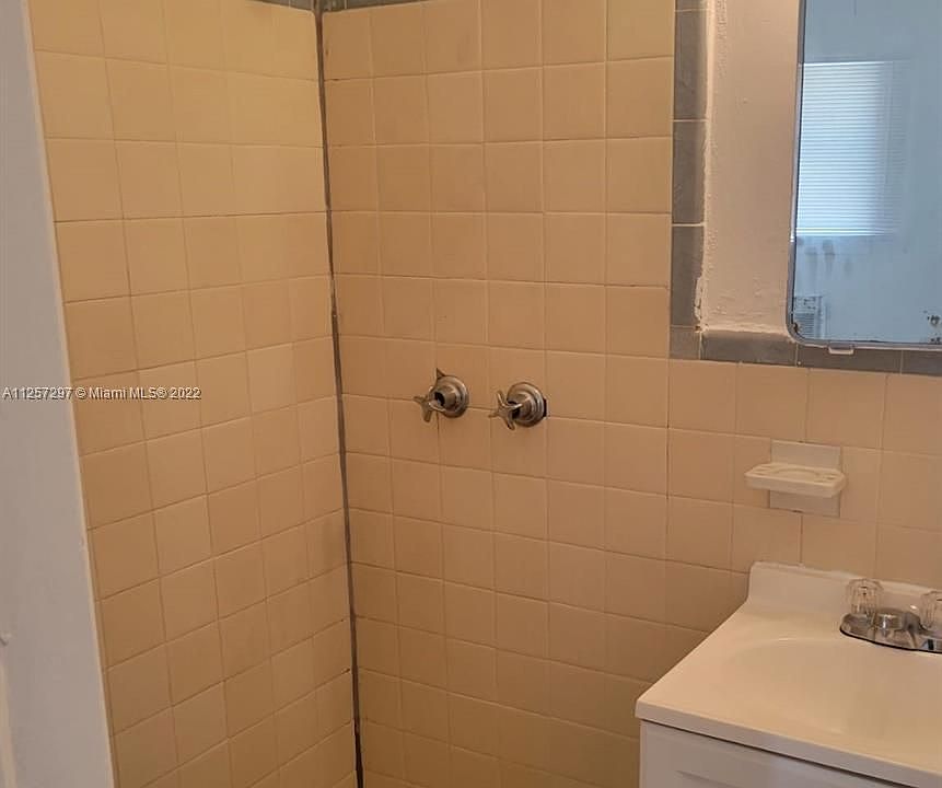 2nd image of 403 N 19th Ave #O