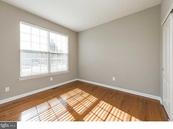 4th image of 62 Phineas Ln