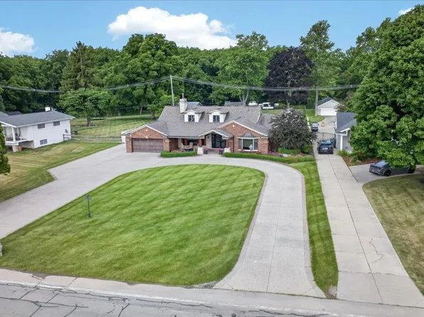 23750 E River Rd, Grosse Ile, MI 48138
