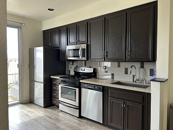 3rd image of 2309 Lago Ventana