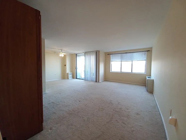 10401 Grosvenor Pl #814 — Photo 10