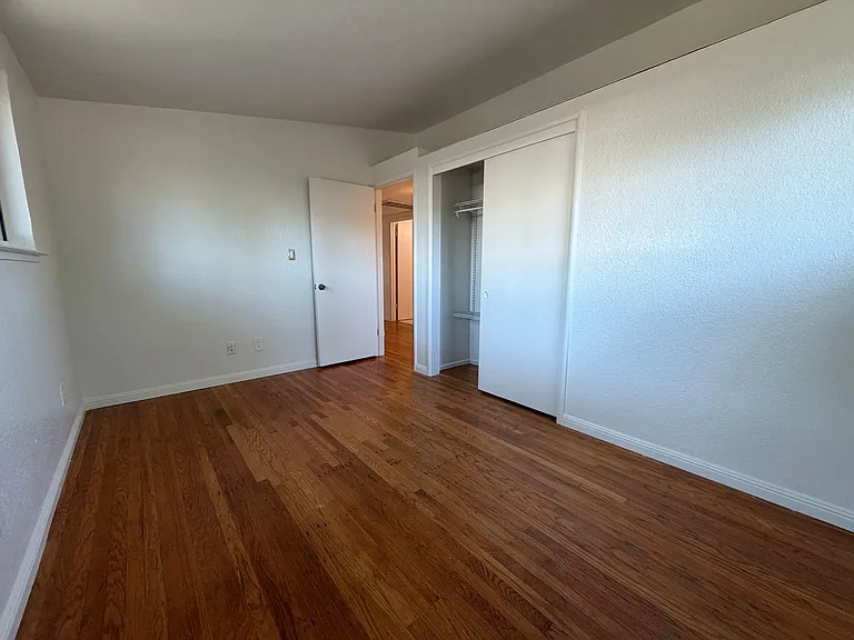 8945 Fashion Dr — Photo 23