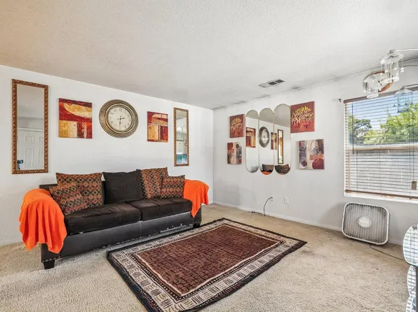 2020 E 5th St, Stockton, CA 95206