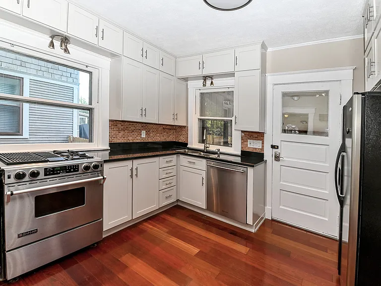 3634 Amberson Ave — Photo 16