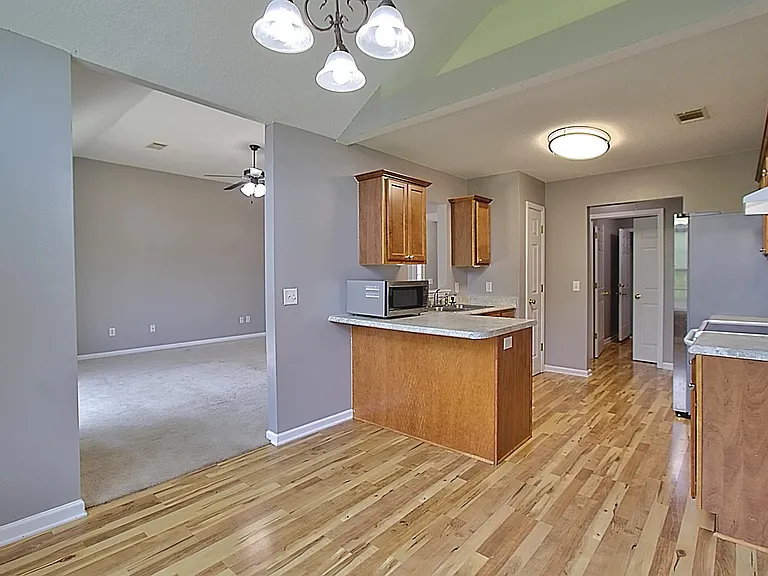 403 Banks St — Photo 8