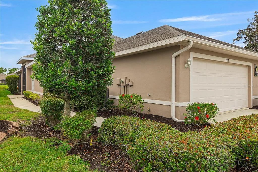 3 bed, 2.0 bath, 1477 sqft, $3,900 — Photo 3