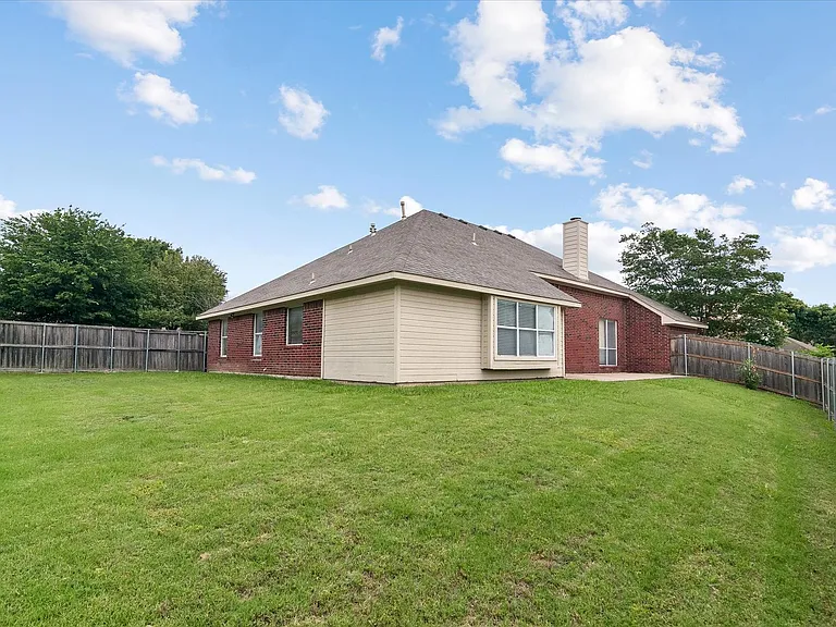 5001 Lake Crest Dr — Photo 17