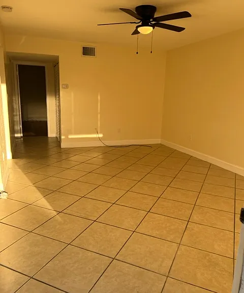212 Debby Ct #B — Photo 3