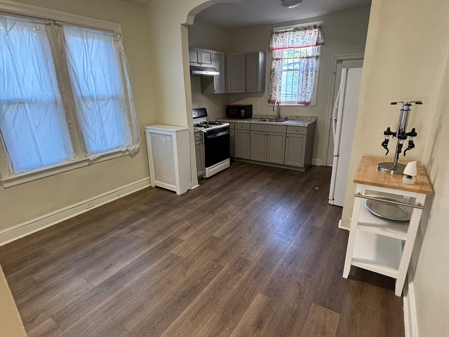 3 bed, 1.5 bath, 1184 sqft, $1,400 — Photo 4