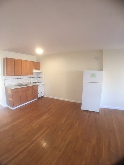 1st image of 400 13th St APT 3