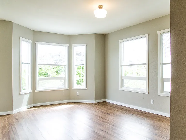 Clairemont Apartments — Photo 16