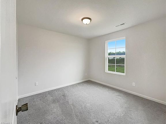 5th image of 3717 Desmond Dr