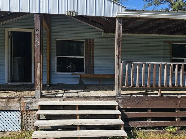 713 Samanda Ln, Caryville, FL 32427