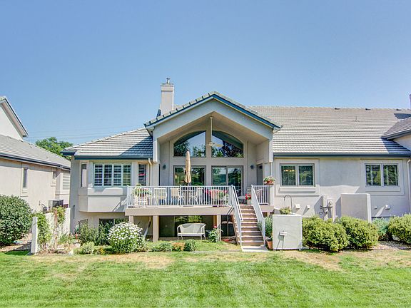 Covered deck w/yard access