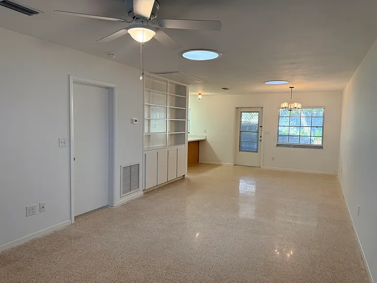 135 W Minnesota Ave #8 — Photo 5