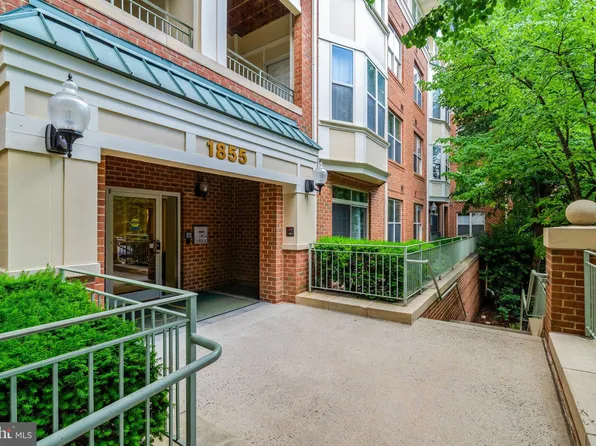1855 Stratford Park Pl APT 209, Reston, VA 20190