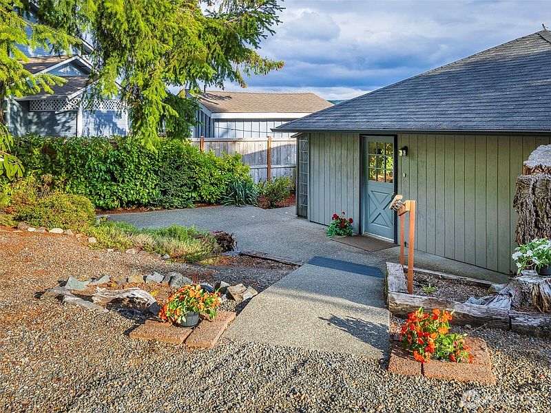 3rd image of 451 NE Landon Road