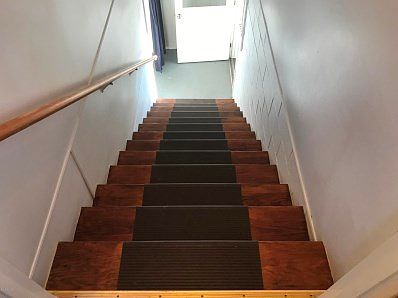 Steps up to apartment