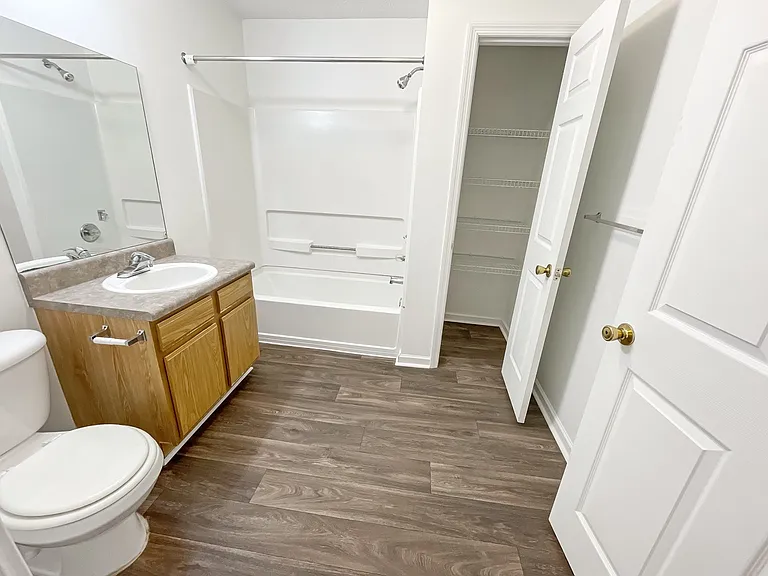 Amesbury Apartments — Photo 24