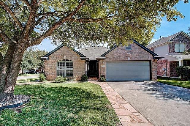 1st image of 15041 Mallard Green Ln