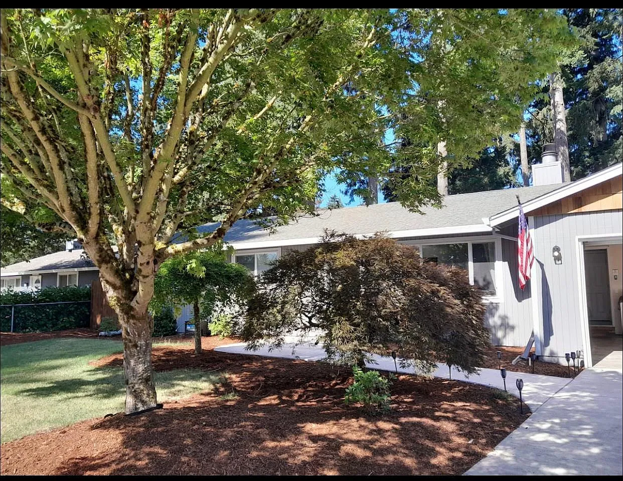 1104 NE 143rd Ave — Photo 2