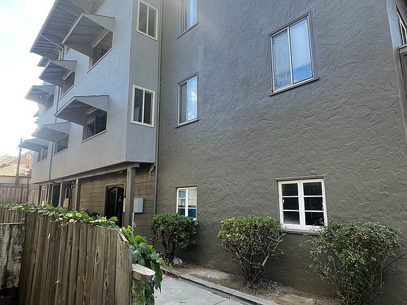 3rd image of 1017 El Camino Real APT 5