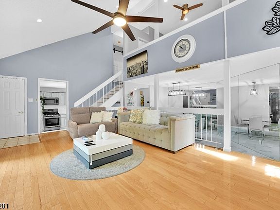 3rd image of 203 Kingsberry Dr