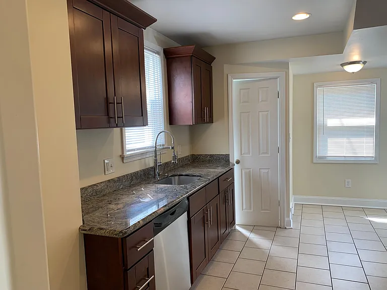 2228 S Taylor Rd — Photo 8