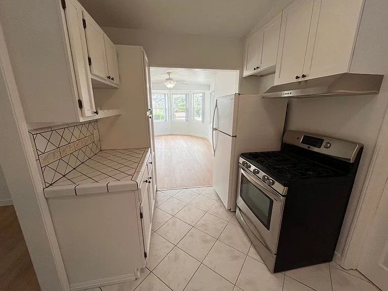 1560 Galveston St — Photo 26