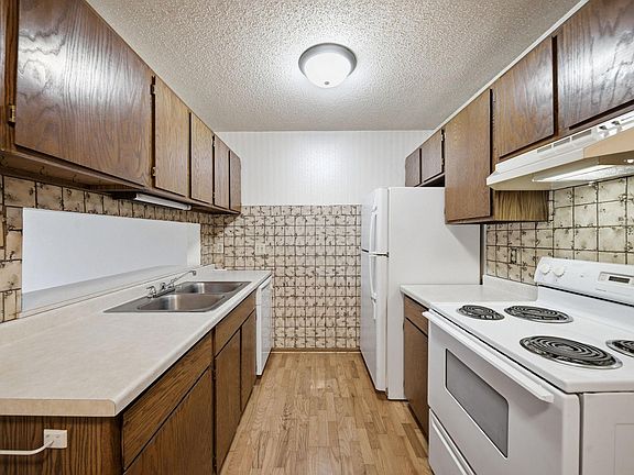 5th image of 14182 Pennock Ave #309