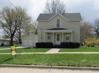 211 4th St, Friend, NE 68359