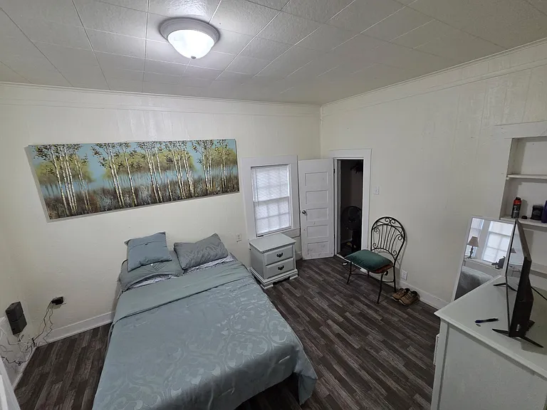 802 E Crawford St — Photo 10